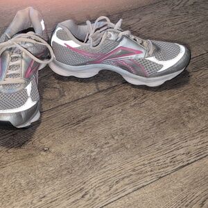 Reebok Women's Athletic Shoes in Gray and Pink
